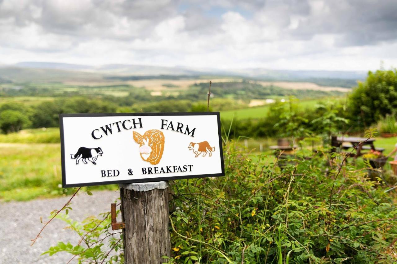 Cwtch Farm Bed & Breakfast Ystalyfera Exterior photo