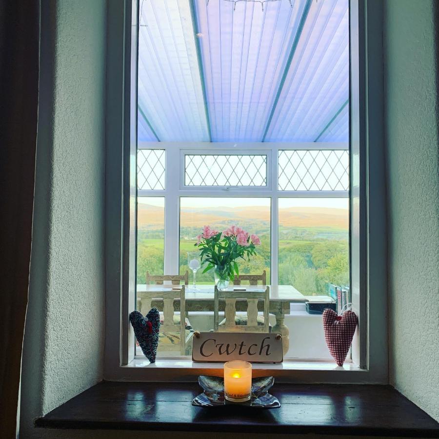 Cwtch Farm Bed & Breakfast Ystalyfera Exterior photo