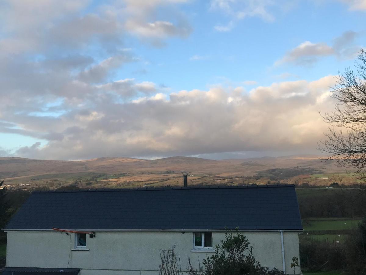 Cwtch Farm Bed & Breakfast Ystalyfera Exterior photo